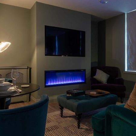 باث Beautiful Modern 1 Bedroom Apartment, City Centre المظهر الخارجي الصورة