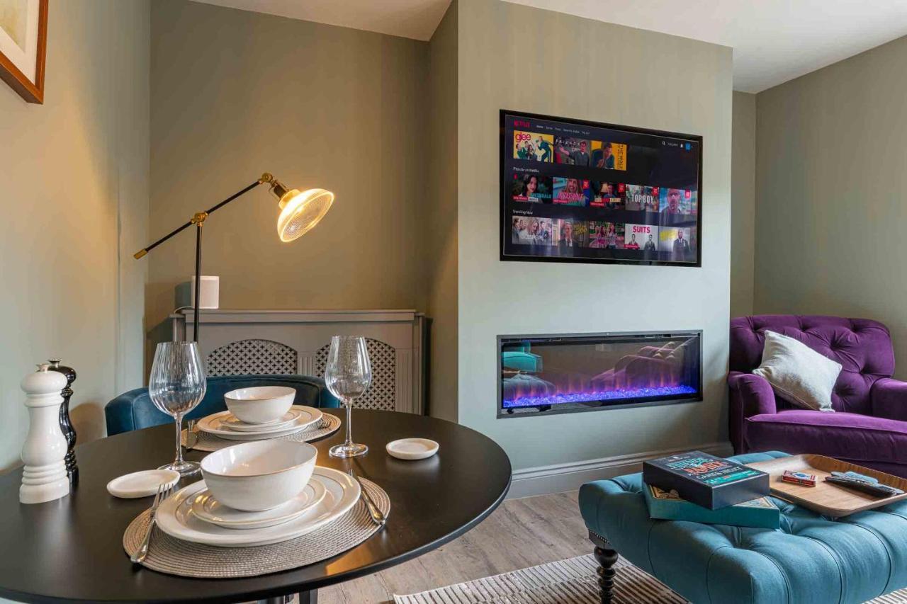 باث Beautiful Modern 1 Bedroom Apartment, City Centre المظهر الخارجي الصورة